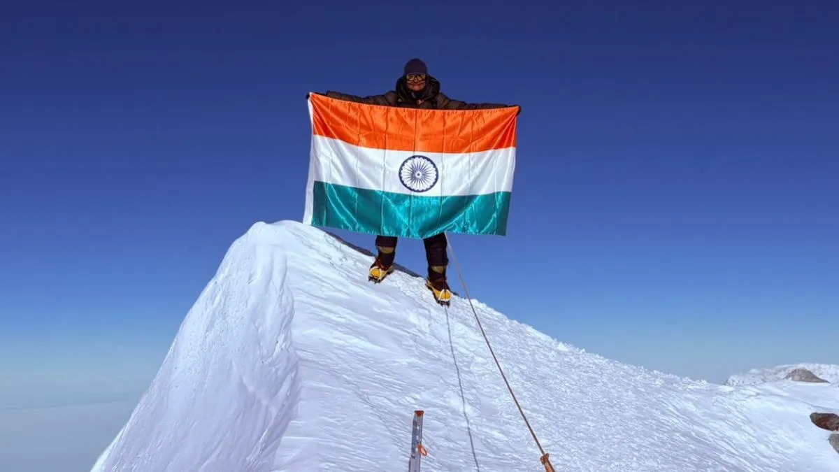 उत्तराखंड का झंडा अंटार्कटिका में लहरा, राज्य का नाम अंतरराष्ट्रीय मंच पर चमका